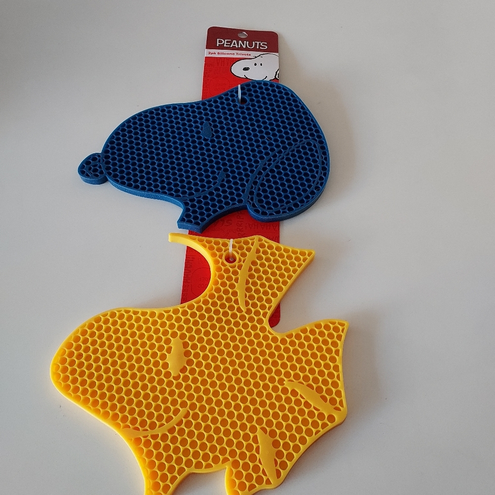NEW. Snoopy and Woodstock silicone trivets
